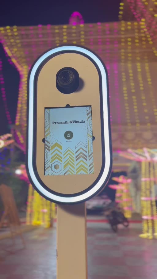 OctoSnap DSLR photo booth with illuminated frame and wedding screen template